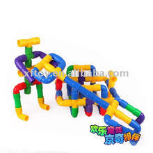 Plastic pipe building toys